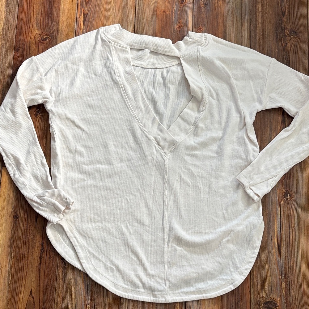 Athleta Soft Cream Long Sleeve Sweater cut out back medium - Picture 5 of 6